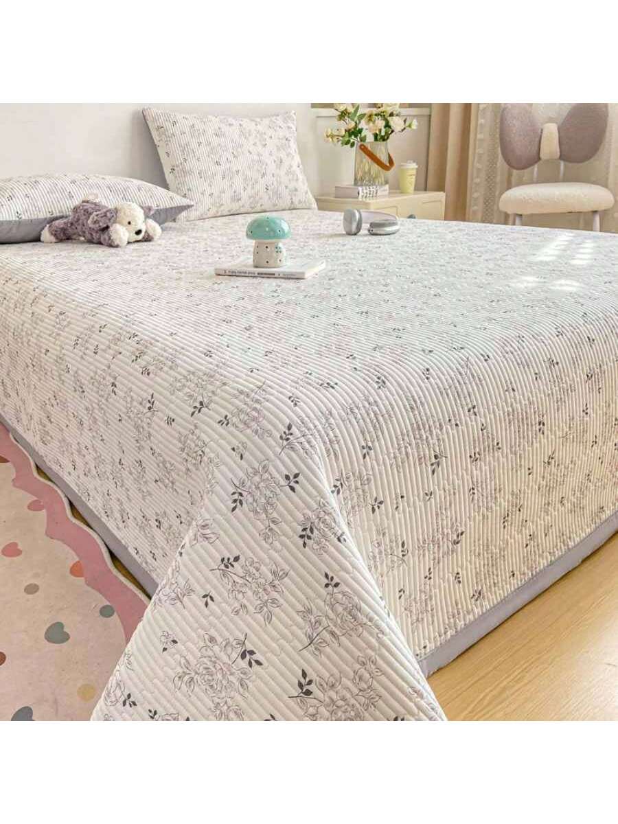 A Grade Quilted Bed Cover Double Layer Floral Soft Breathable Blanket for Bed Dorm Room