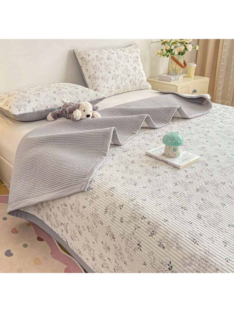 A Grade Quilted Bed Cover Double Layer Floral Soft Breathable Blanket for Bed Dorm Room