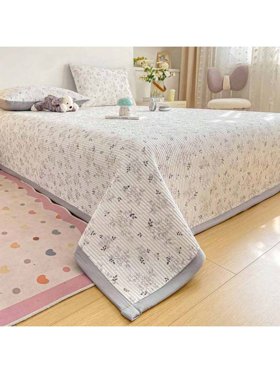 A Grade Quilted Bed Cover Double Layer Floral Soft Breathable Blanket for Bed Dorm Room