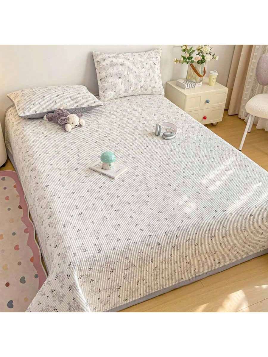 A Grade Quilted Bed Cover Double Layer Floral Soft Breathable Blanket for Bed Dorm Room