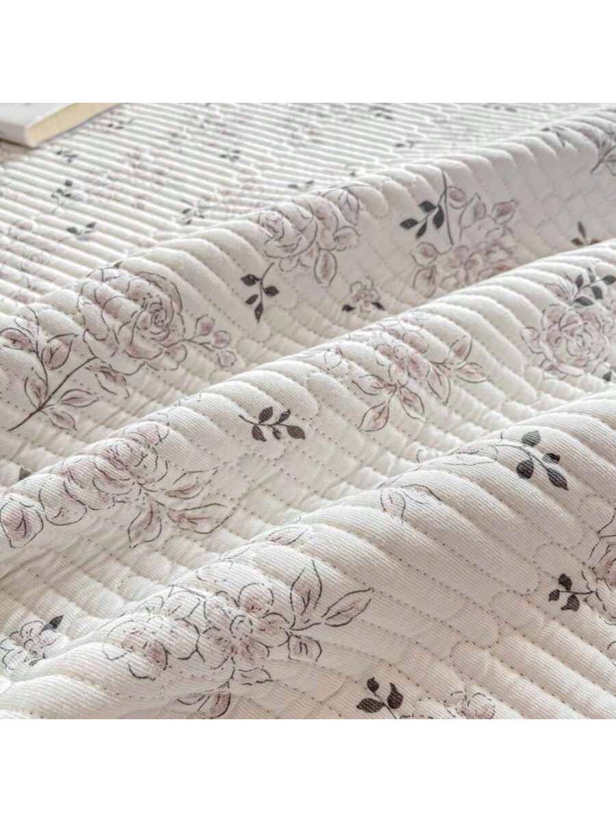 A Grade Quilted Bed Cover Double Layer Floral Soft Breathable Blanket for Bed Dorm Room