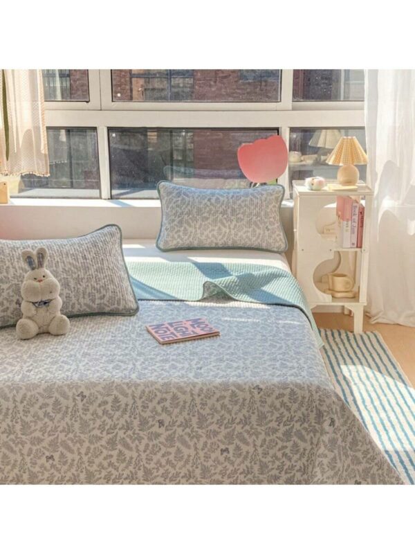 Cloud Soft Quilted Bedspread Double Layer Floral Blanket for Bed Sofa Room