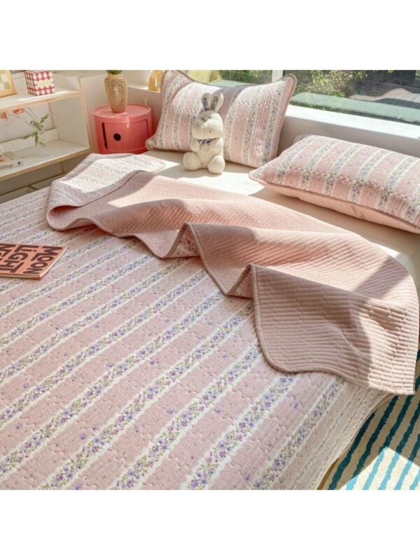 Cloud Soft Quilted Bedspread Double Layer Floral Blanket for Bed Sofa Camping