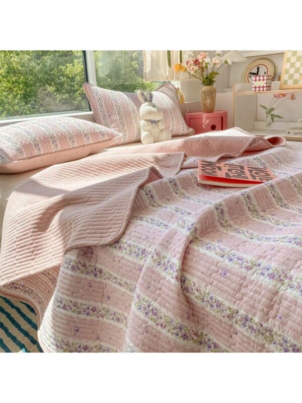 Cloud Soft Quilted Bedspread Double Layer Floral Blanket for Bed Sofa Camping