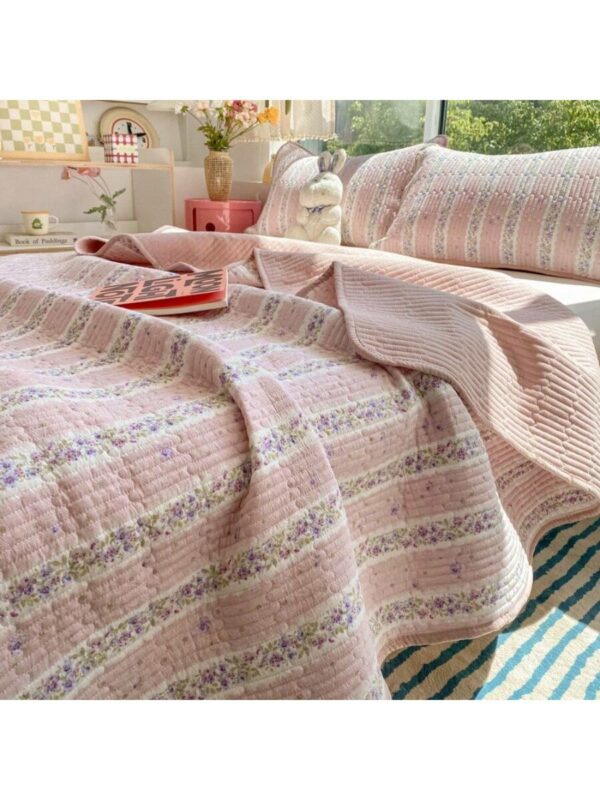 Cloud Soft Quilted Bedspread Double Layer Floral Blanket for Bed Sofa Camping