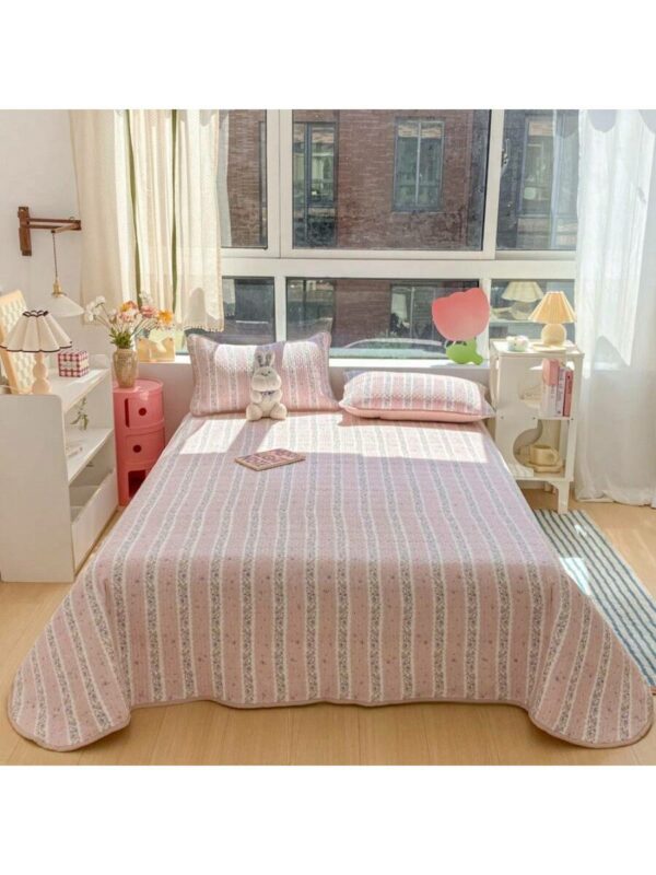 Cloud Soft Quilted Bedspread Double Layer Floral Blanket for Bed Sofa Camping