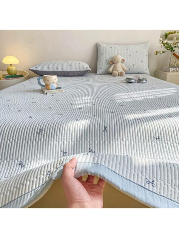 Double Layer Quilted Bedspread Floral Soft Breathable Blanket for Bed Sofa Dorm Room