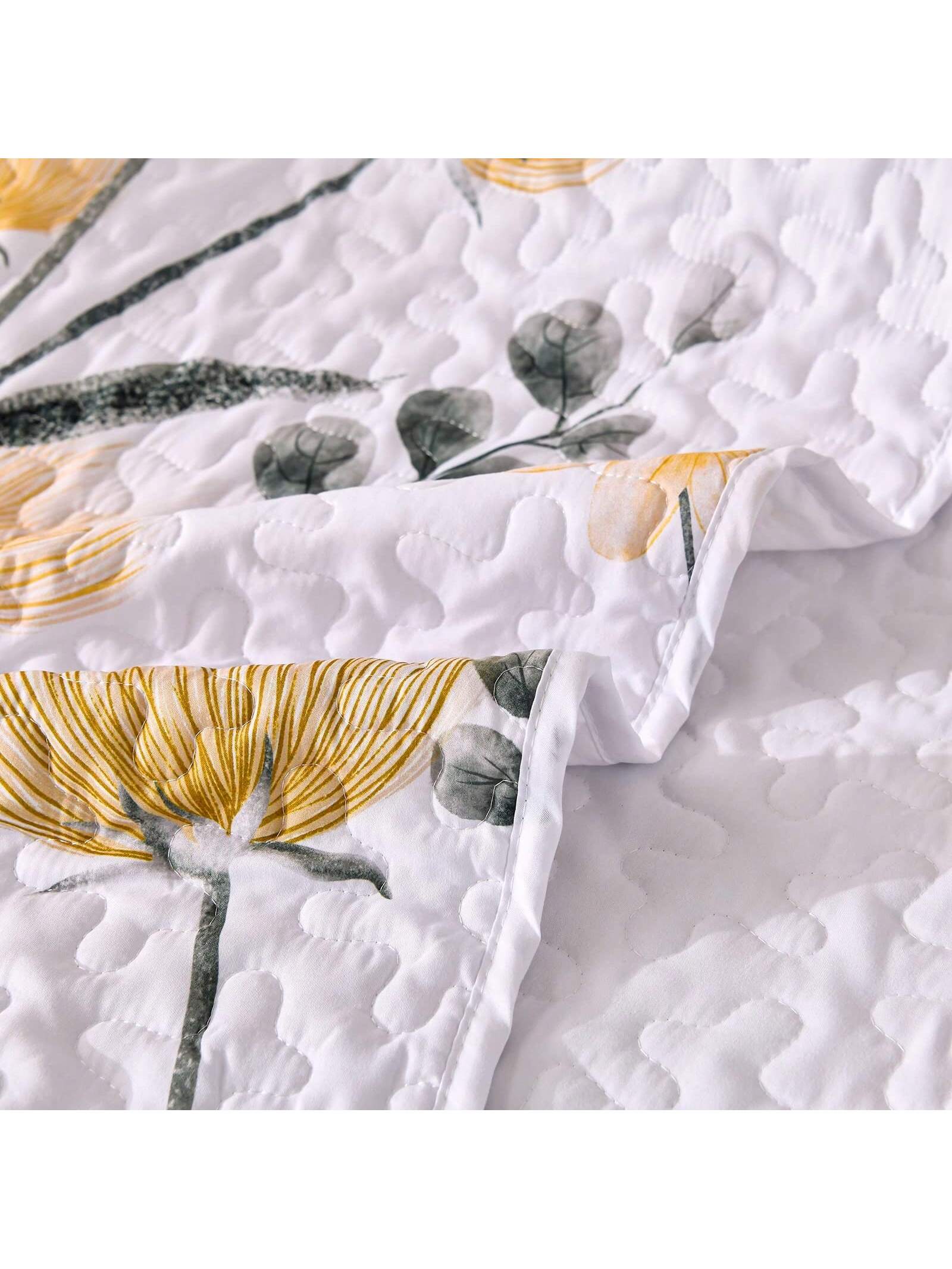 3 Piece Boho Quilt Set Floral Patchwork Soft Microfiber Bedding for All Season Bed Use 3 Piece Boho Quilt Set Floral Patchwork Soft Microfiber Bedding for All Season Bed Use